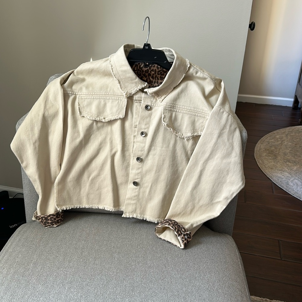 Versona Cream, Cropped, Stylish Leopard cuff, Denim Jacket.